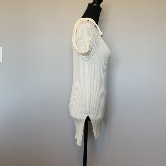 Ambiance V-Neck Top - Picture 4 of 7